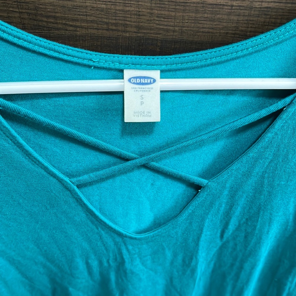 Old Navy tank - Picture 2 of 3